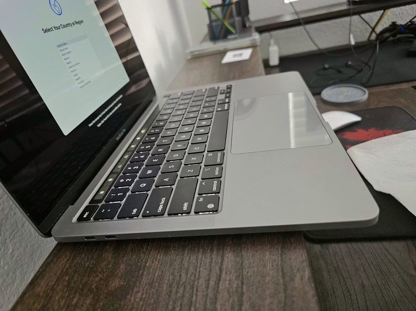 Apple MacBook Pro A2338 M1 256GB Unlocked - Used image 5