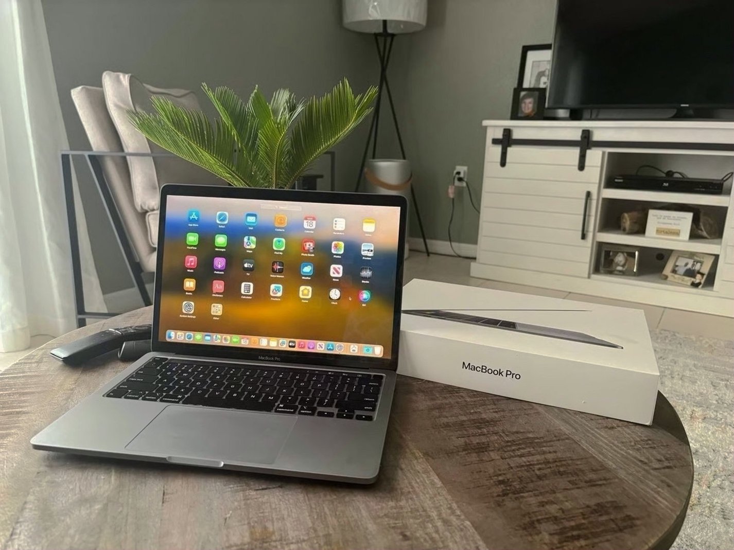 Apple MacBook Pro 2020 Open Box 1S63 512GB Space Gray Unlocked - Used