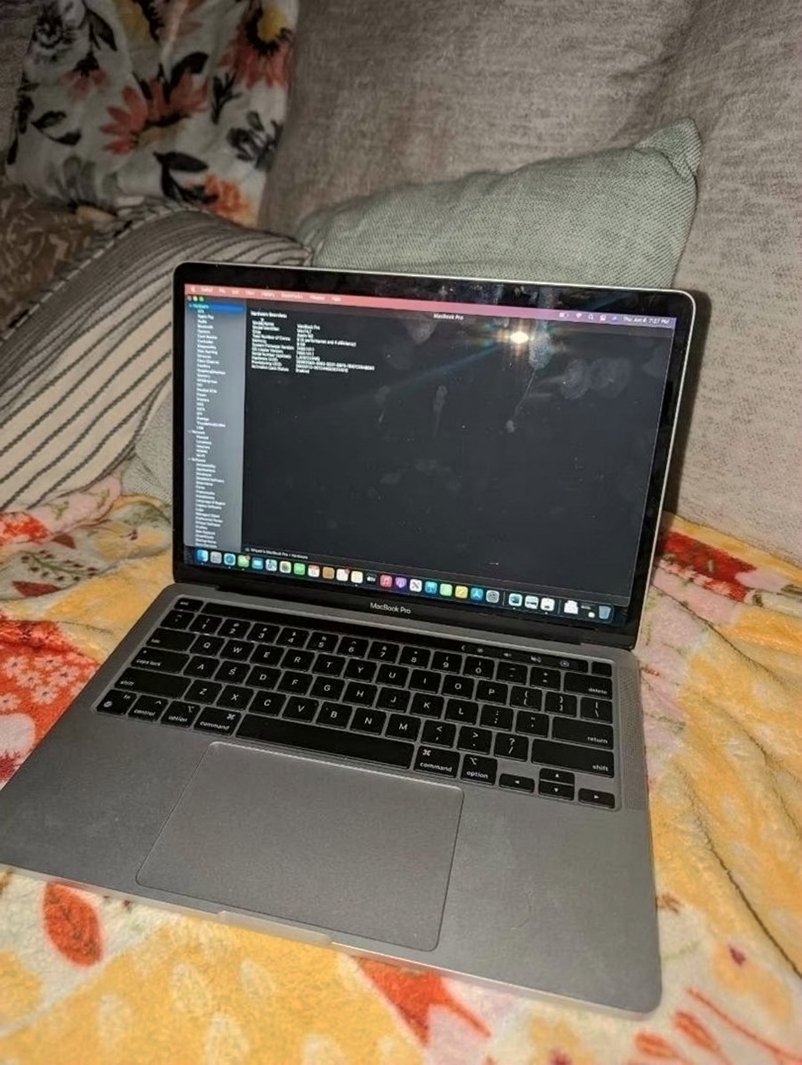 Apple MacBook Pro 13 inch M2 256GB Space Gray Unlocked - Used