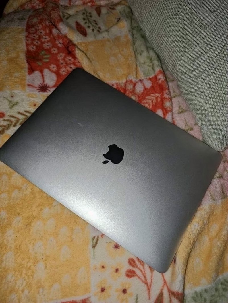 Apple MacBook Pro 13 inch M2 256GB Space Gray Unlocked - Used image 2