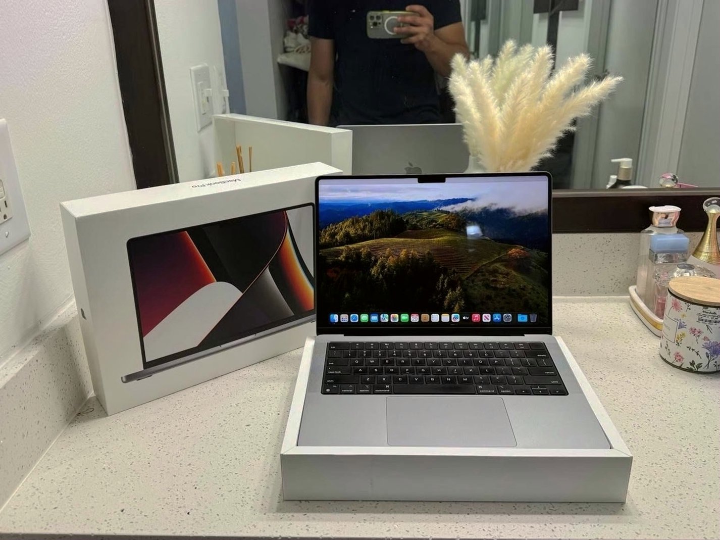 Apple MacBook Pro M1 Max 1TB Space Gray Unlocked - Used