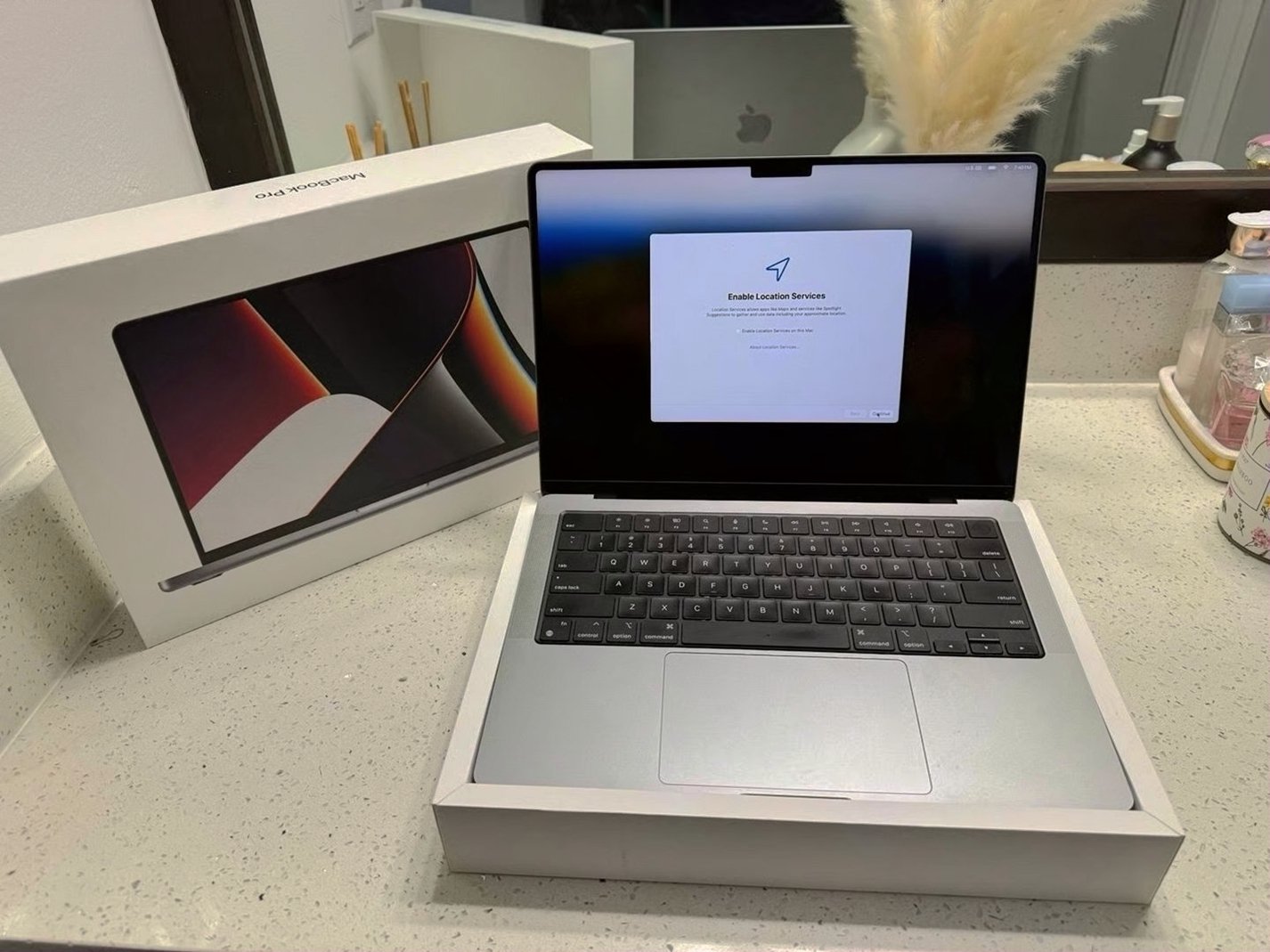 Apple MacBook Pro M1 Max 1TB Space Gray Unlocked - Used image 2