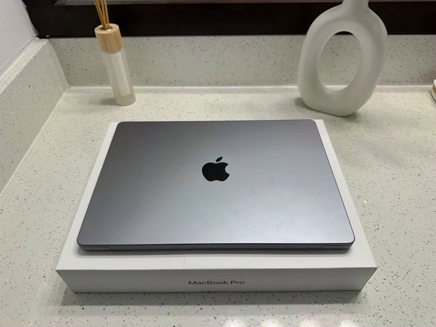 Apple MacBook Pro M1 Max 1TB Space Gray Unlocked - Used image 3