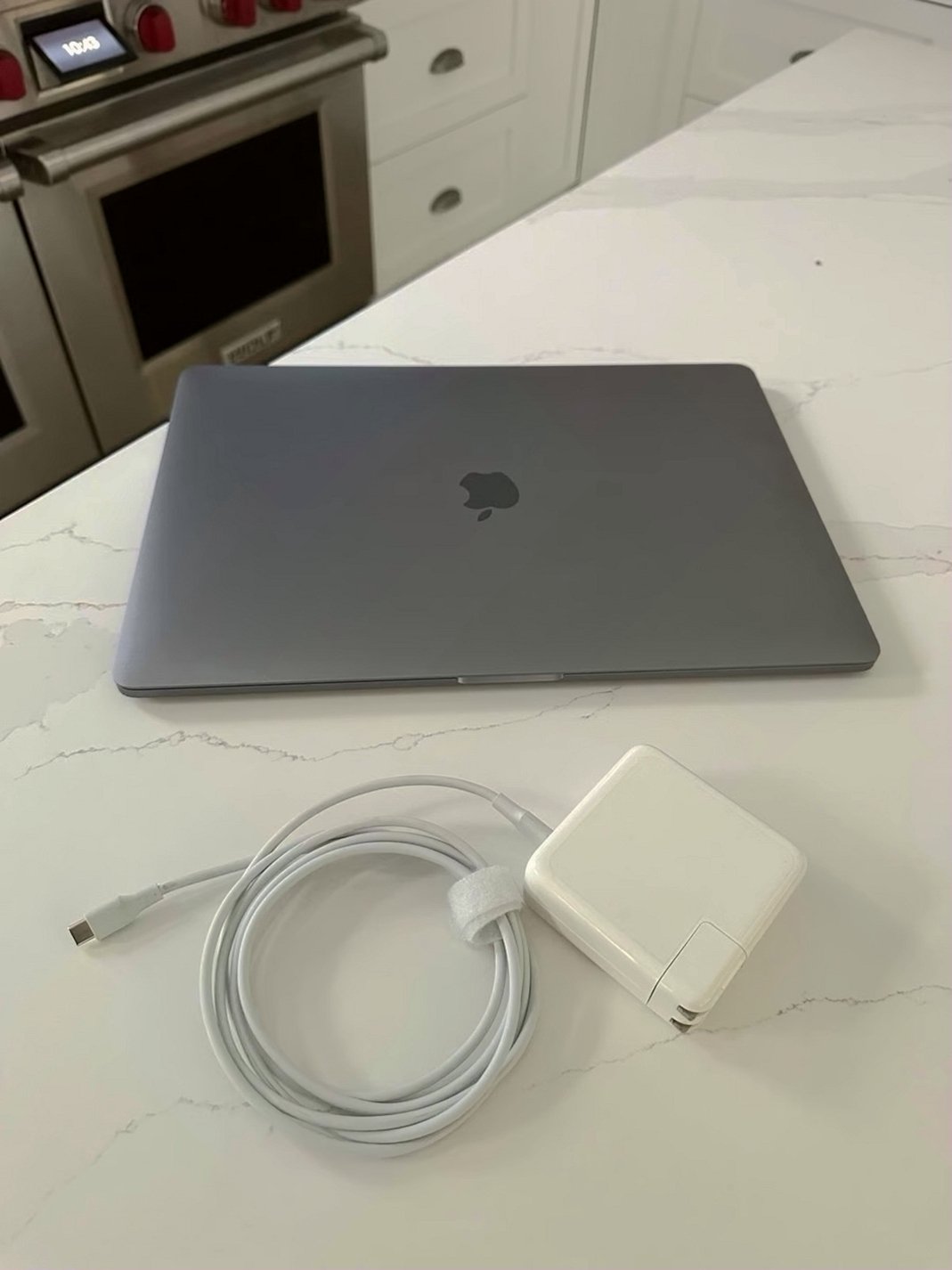 Apple MacBook Pro 15" 2018 i9 32GB 1TB SSD Space Gray - Used