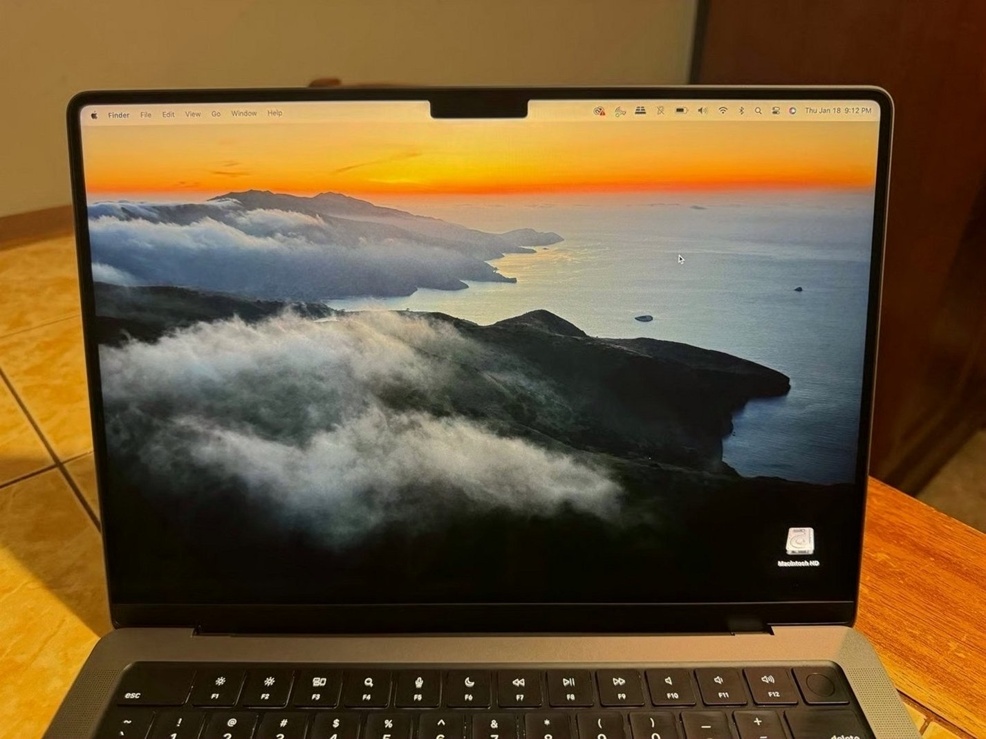 Apple MacBook Pro 14" M1 Pro 512GB Space Gray Unlocked - Used image 3