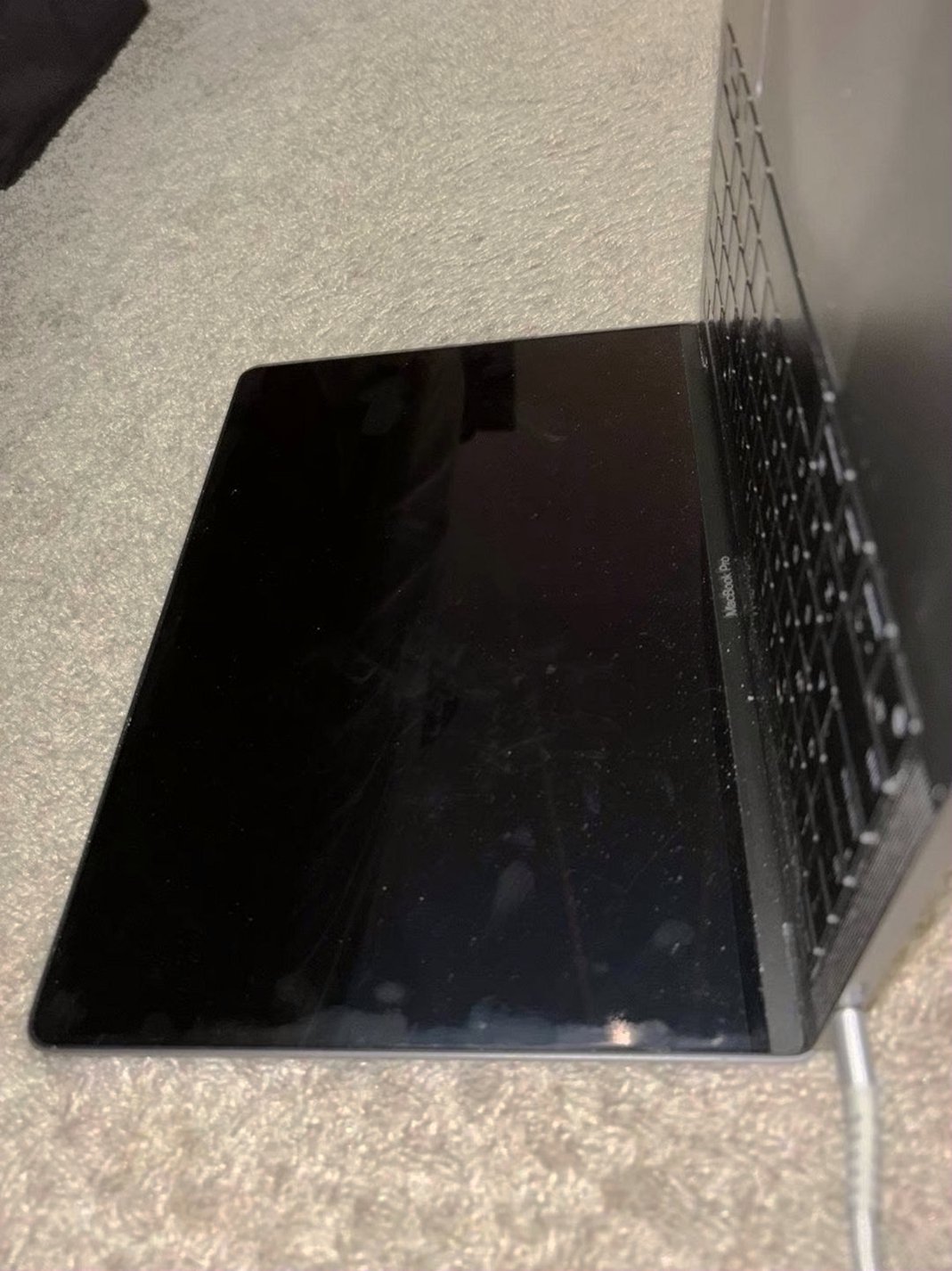 Apple MacBook Pro 2020 M1 Chip 256GB Space Gray Unlocked - Used image 5
