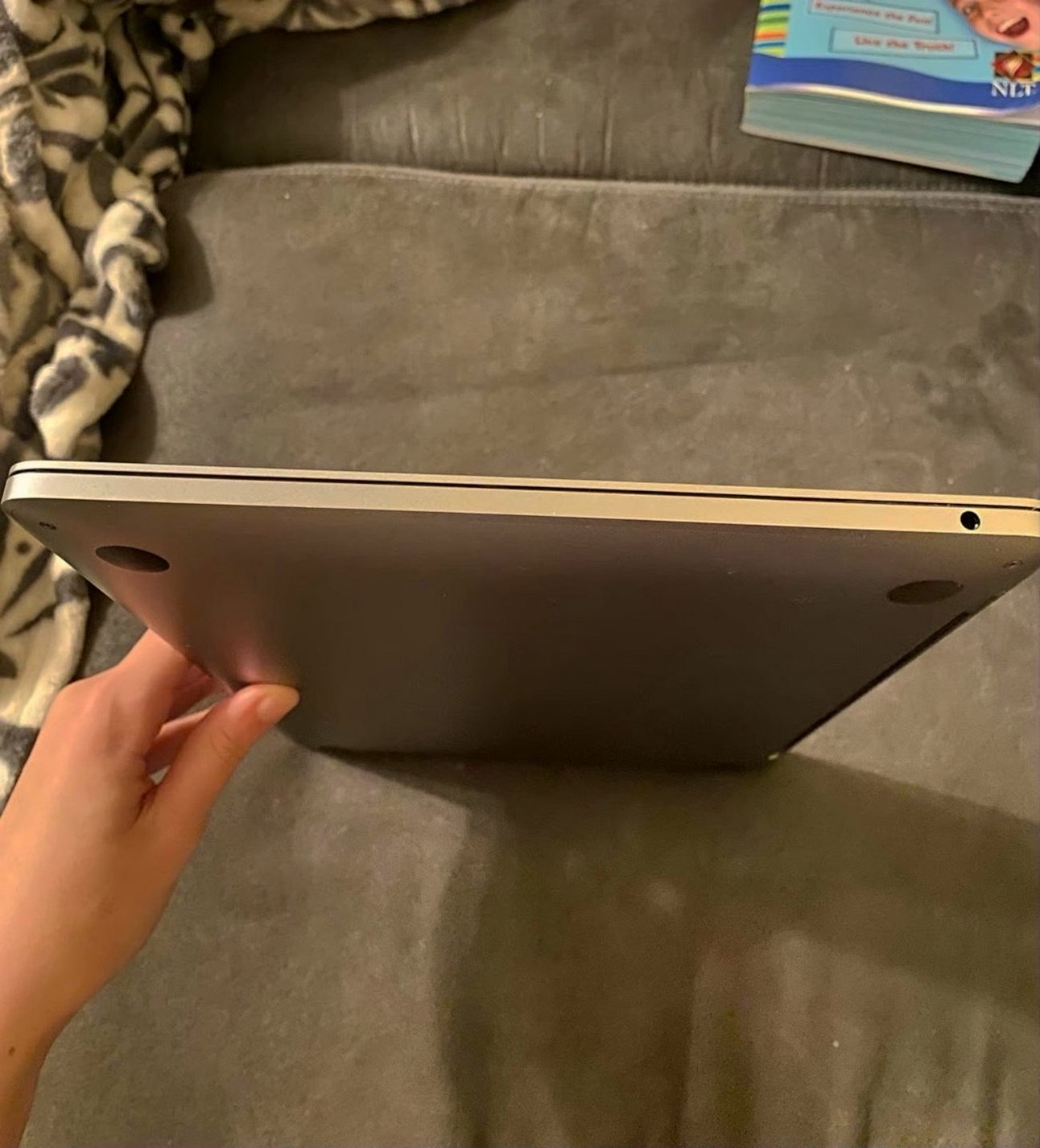 Apple MacBook Pro 2020 M1 250GB Space Gray Unlocked - Used image 4