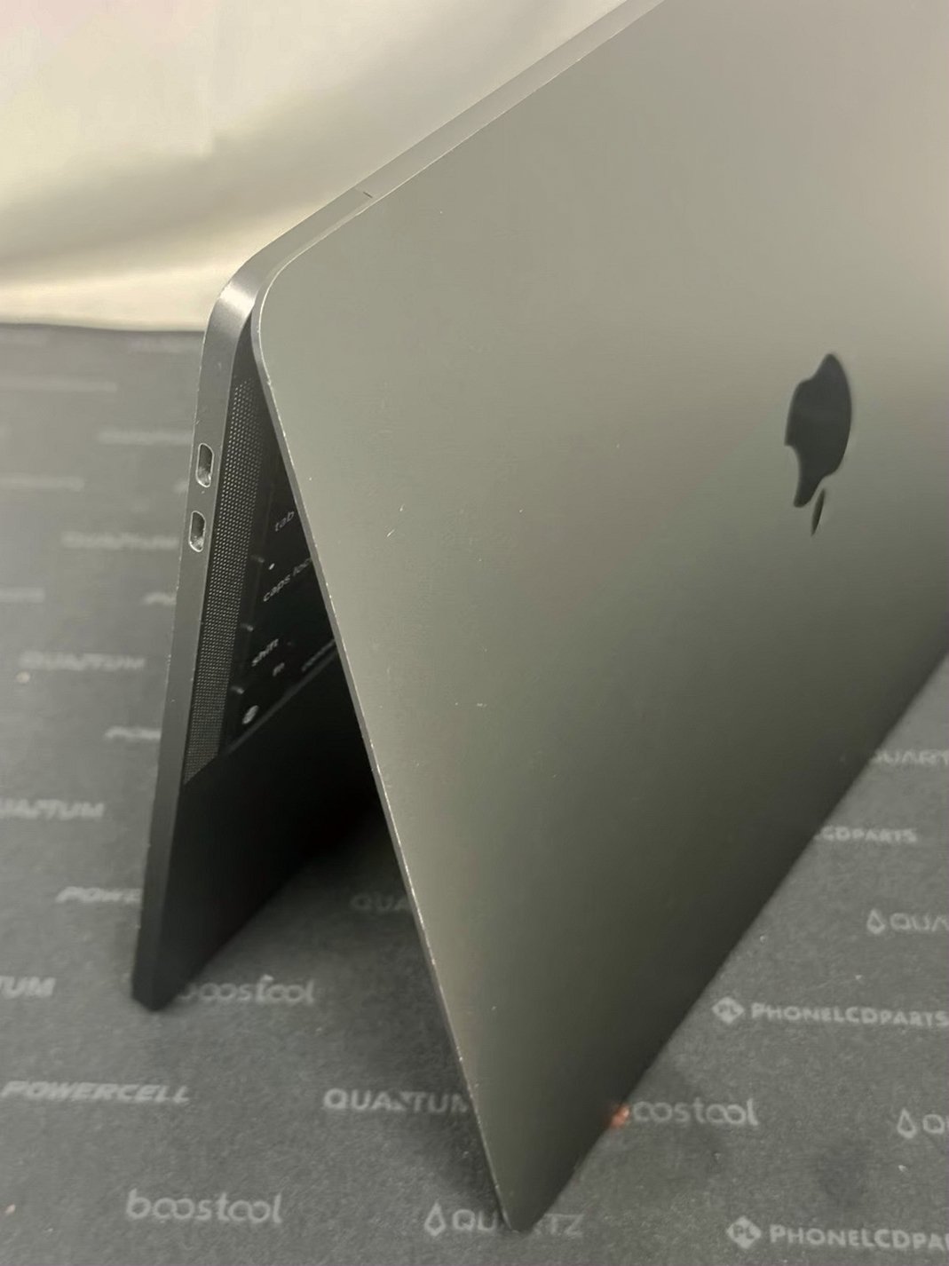 Apple MacBook Pro 13in M1 512GB SSD Unlocked - Used image 2