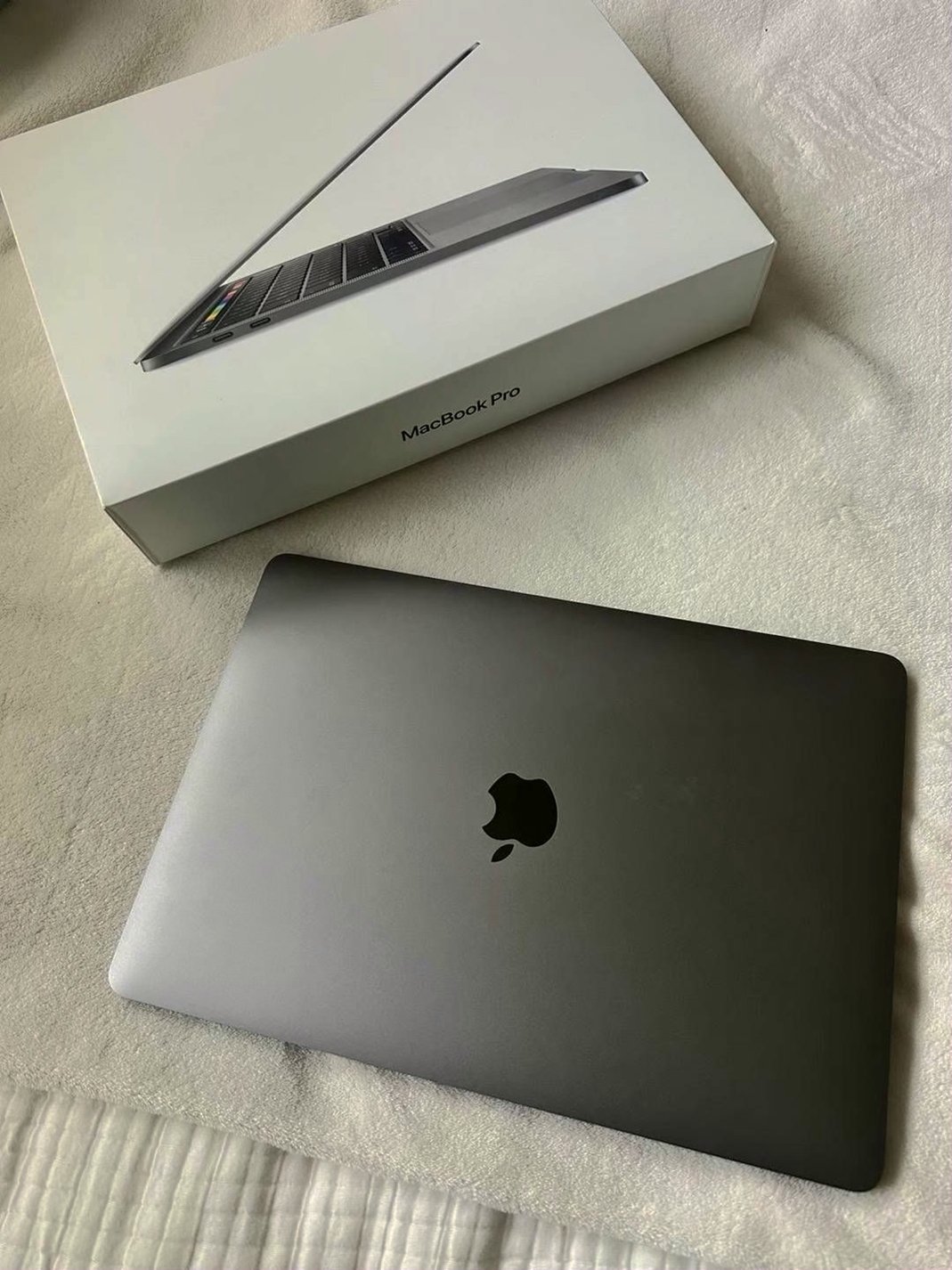 Apple MacBook Pro 2020 A2289 2T55 8GB 256GB - Used