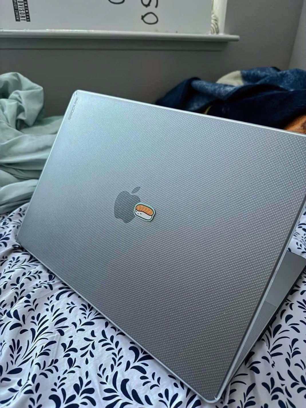 Apple MacBook Pro M1 1TB Space Grey Unlocked - Used image 2