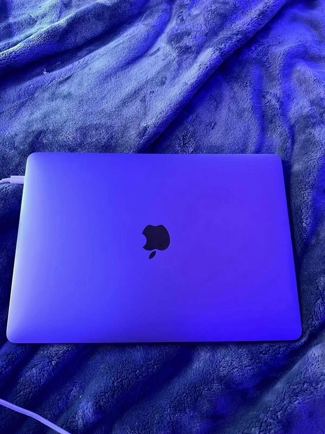 Apple MacBook Pro M1 2020 13 inch Unlocked - Used image 2