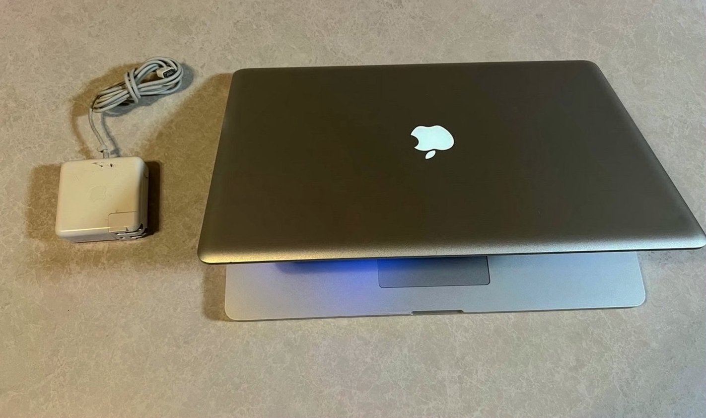 Apple MacBook Pro 17” i7 1TB SSD 16GB - Used image 3