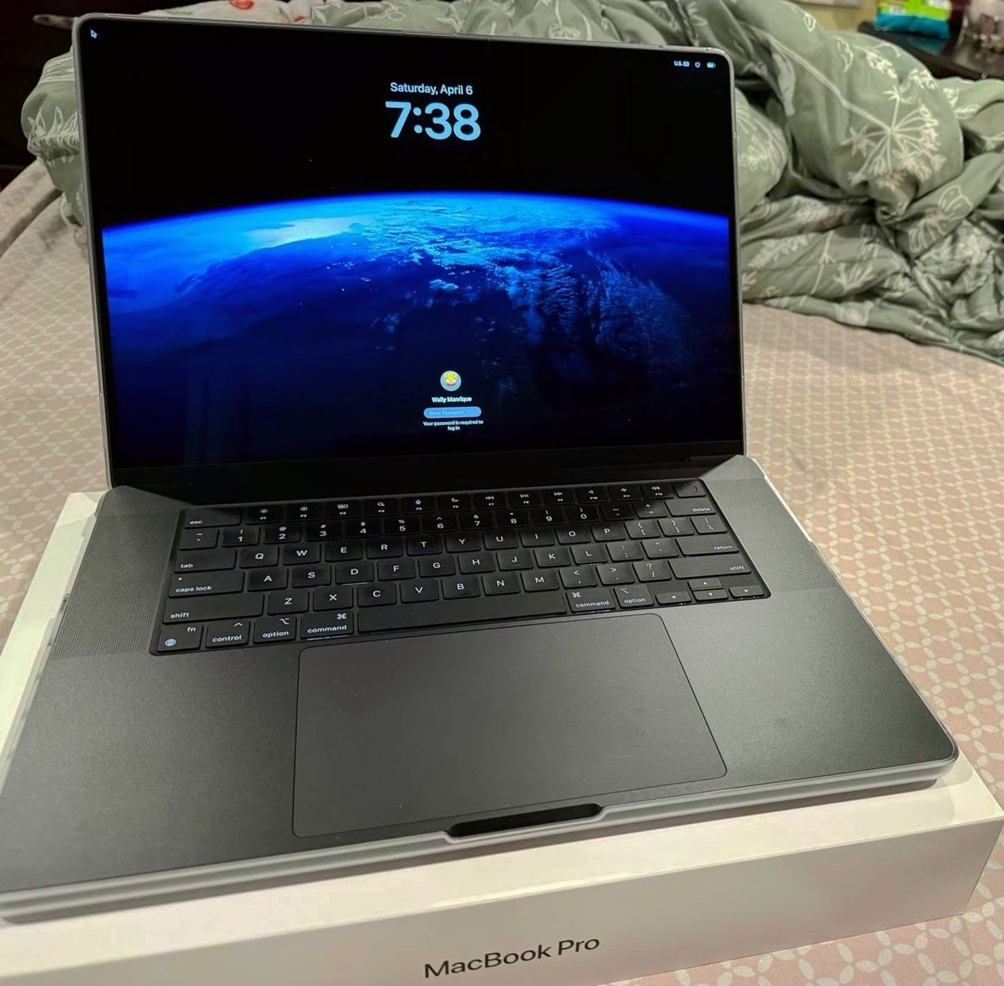 Apple MacBook Pro M3 3T55 104GB Space Grey Unlocked - Used