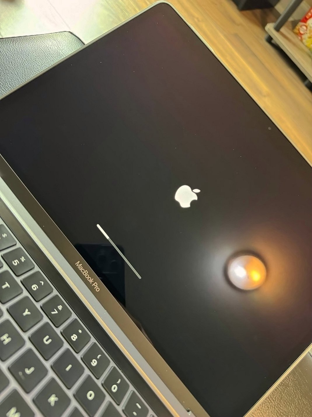 Apple MacBook Pro 13 inch (2022) M2 256GB Space Gray - Used image 4
