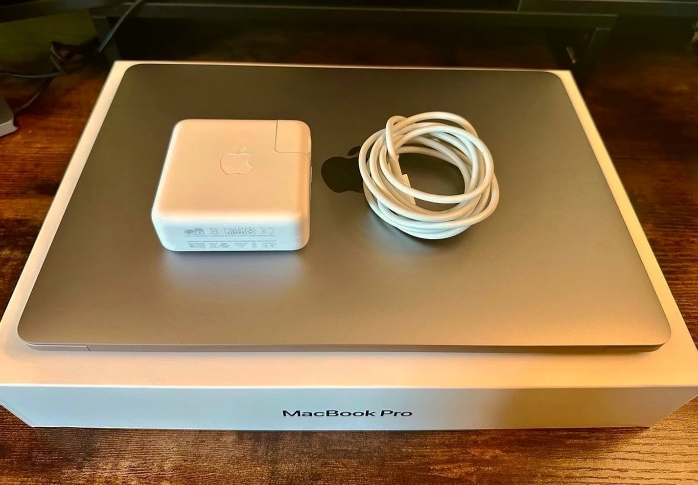 Apple MacBook Pro M1 512GB Space Gray Unlocked - Used image 5