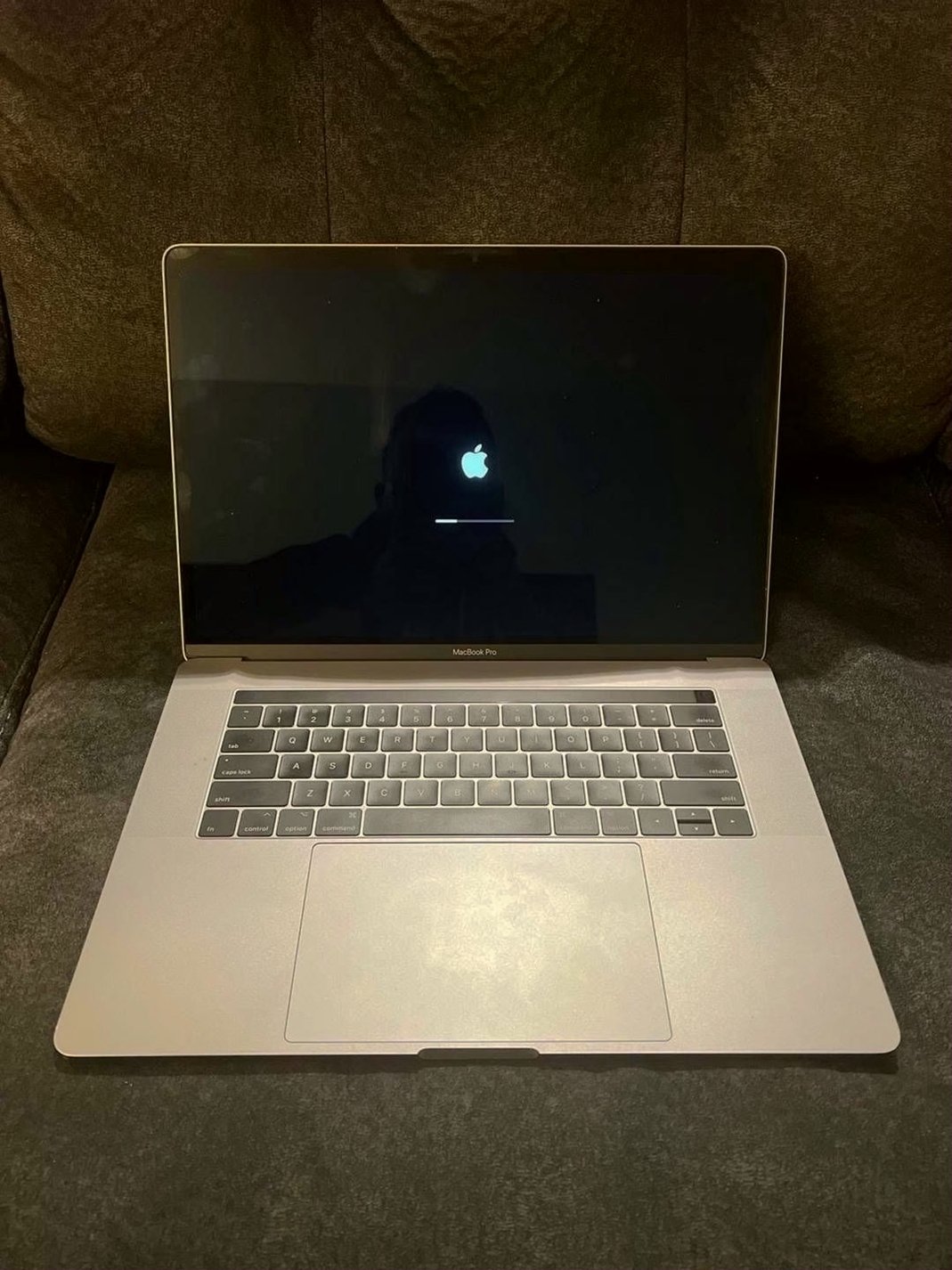 Apple MacBook Pro A1707 256GB Space Gray Unlocked - Used image 4