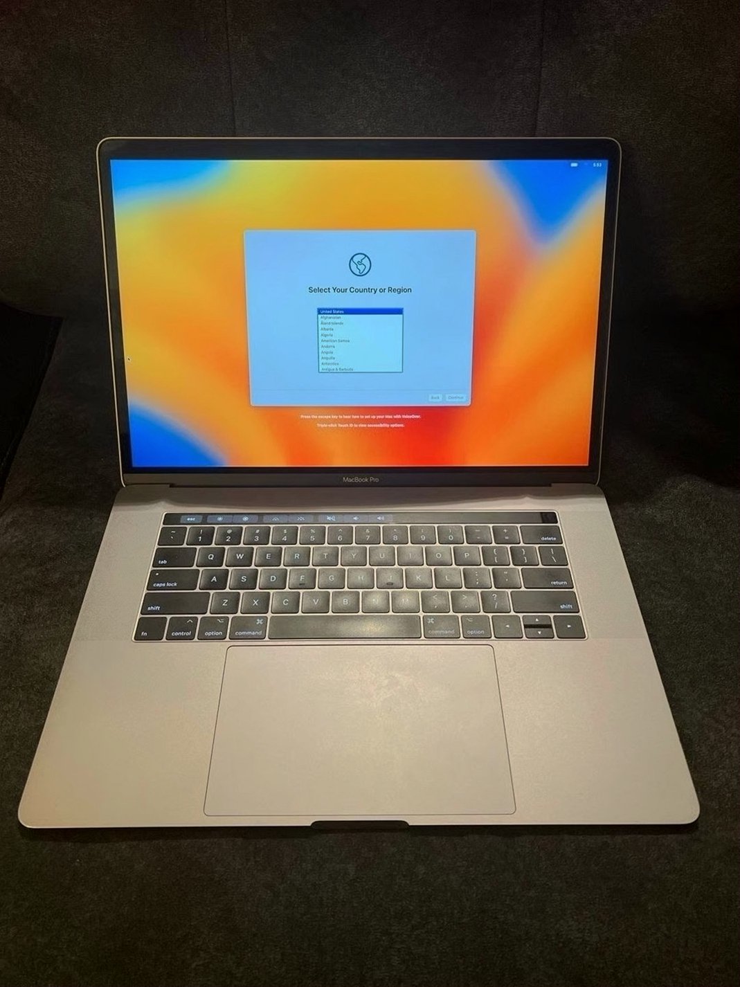 Apple MacBook Pro A1707 256GB Space Gray Unlocked - Used image 5