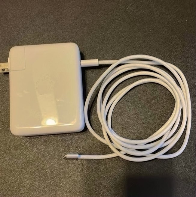 Apple MacBook Pro 16-inch 512GB Silver Unlocked - Used image 4