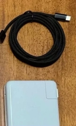 Apple MacBook Pro 14" M4 Max 1TB Space Black Unlocked - Used image 5