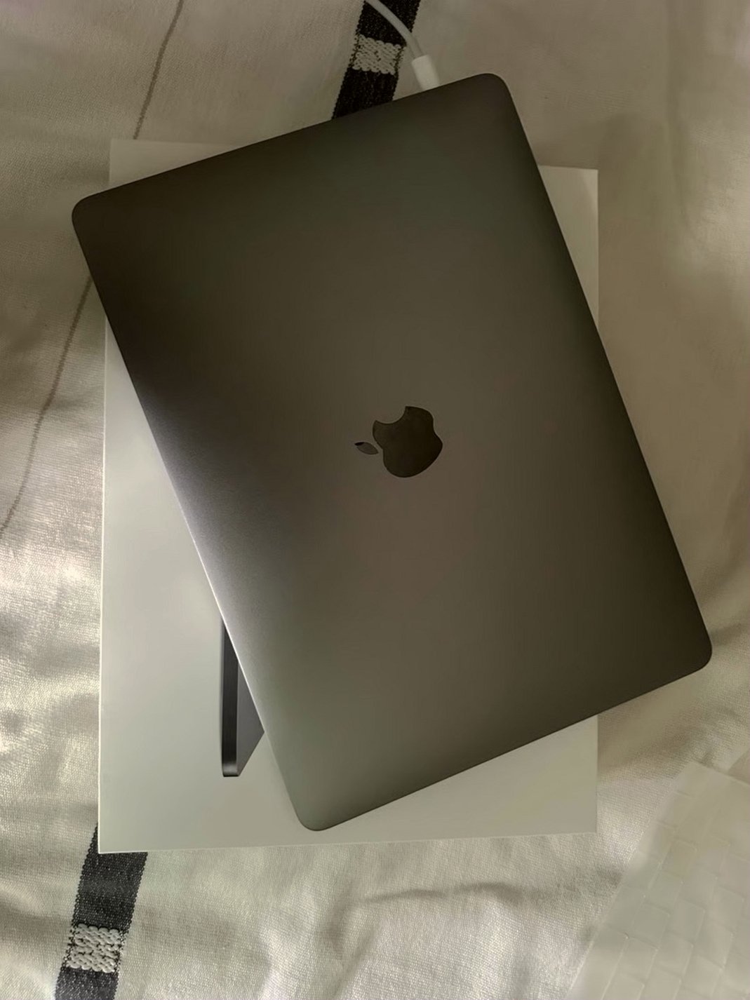 Apple Macbook Pro A1989 256GB Space Gray Unlocked - Used