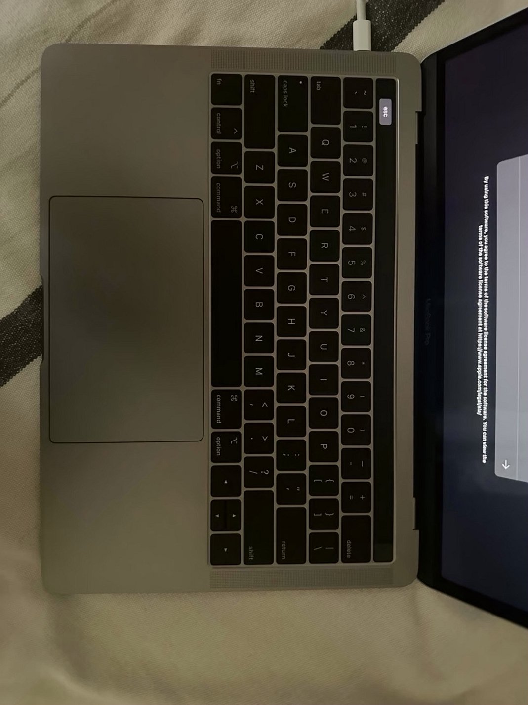 Apple Macbook Pro A1989 256GB Space Gray Unlocked - Used image 3