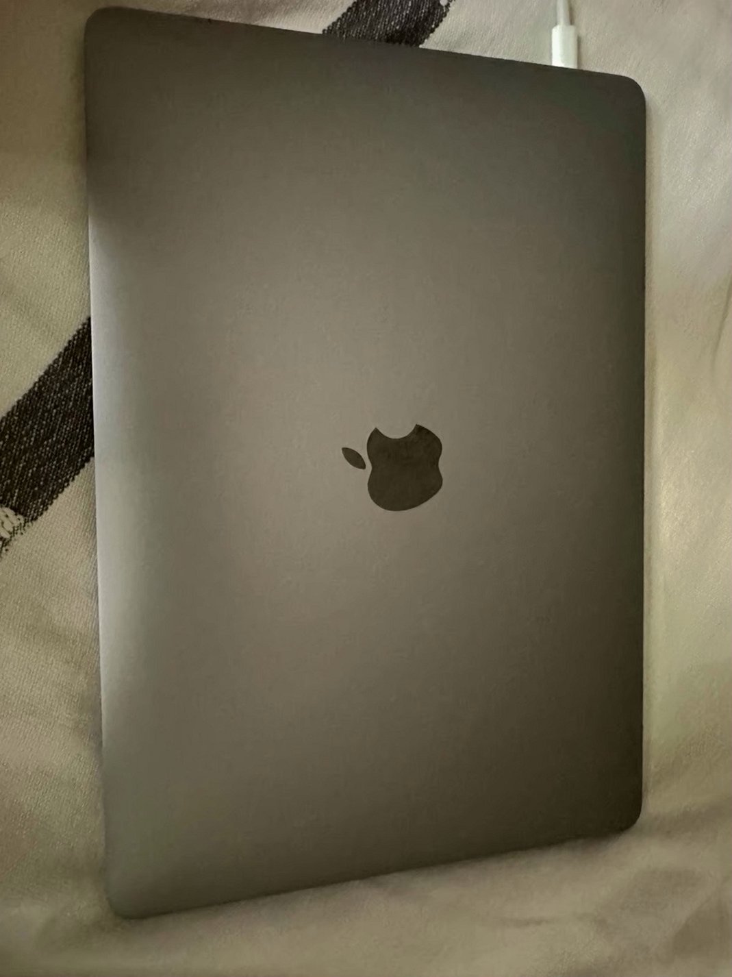 Apple Macbook Pro A1989 256GB Space Gray Unlocked - Used image 4