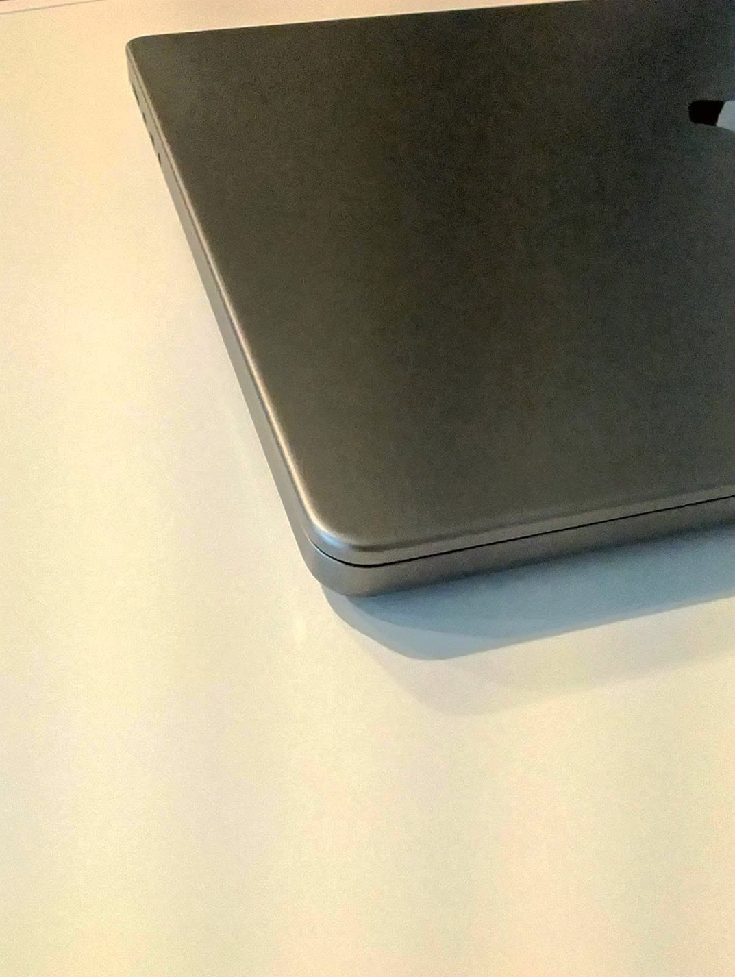 Apple MacBook Pro 14" M2 Pro 512GB Silver Unlocked - Used image 4