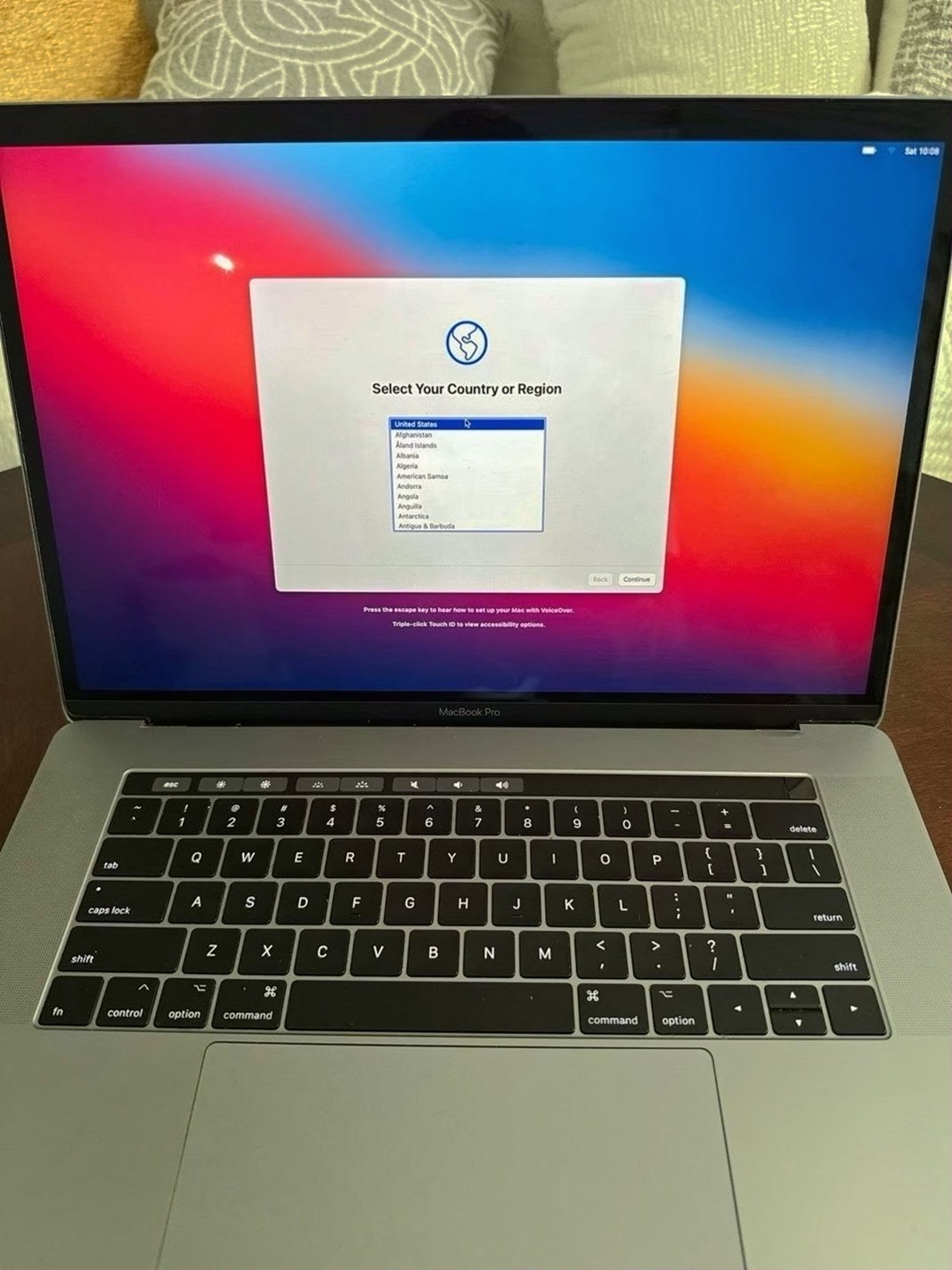 Apple MacBook Pro 2017 15 inch 256GB Space Grey Unlocked - Used image 2