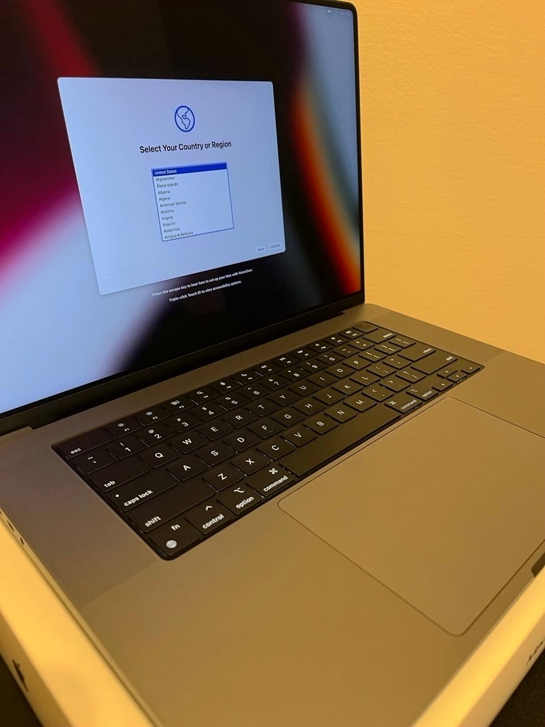 Apple MacBook Pro 16" 1TB Space Gray - Used image 3