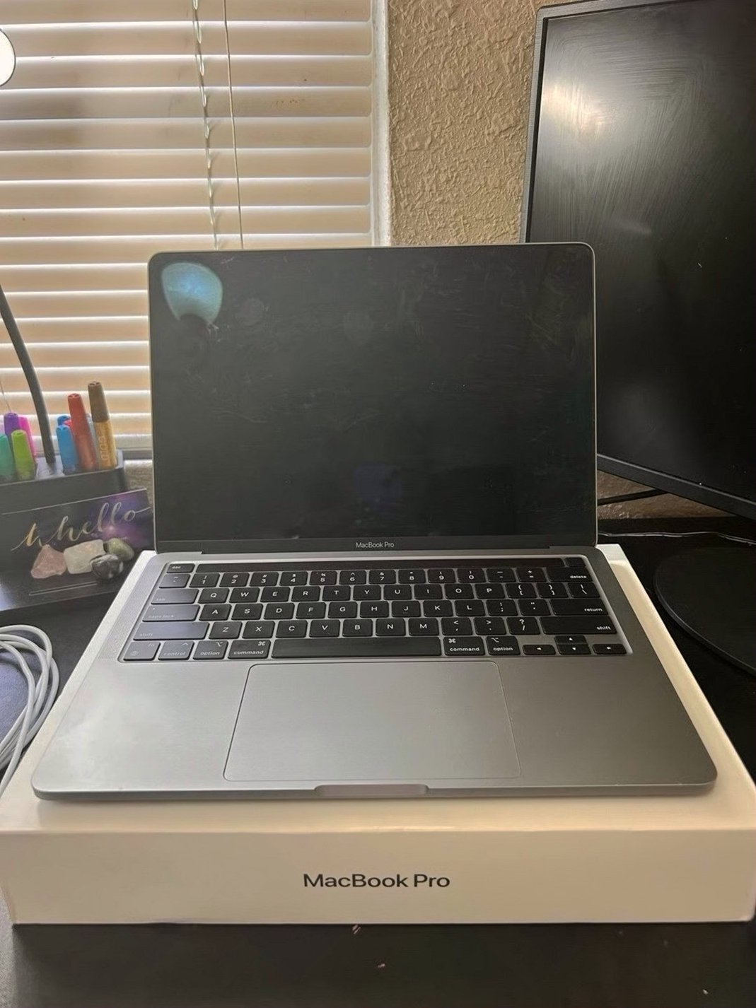 Apple MacBook Pro 13.3" 256GB Space Gray Unlocked - Used