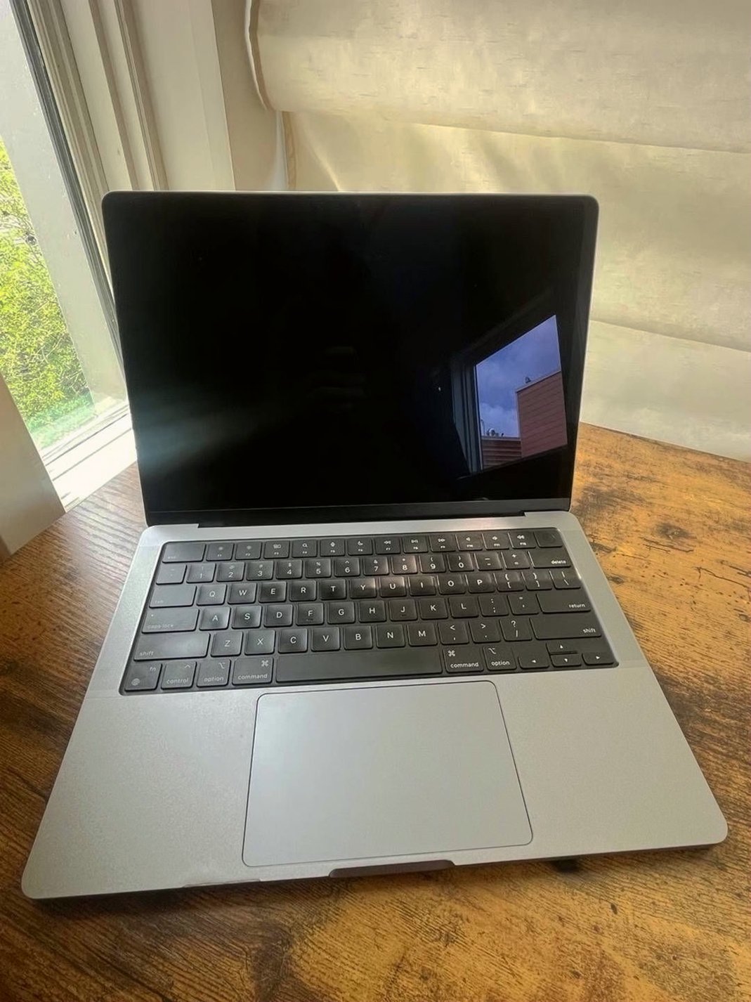 Apple MacBook Pro M1 512GB Silver Unlocked - Used image 4