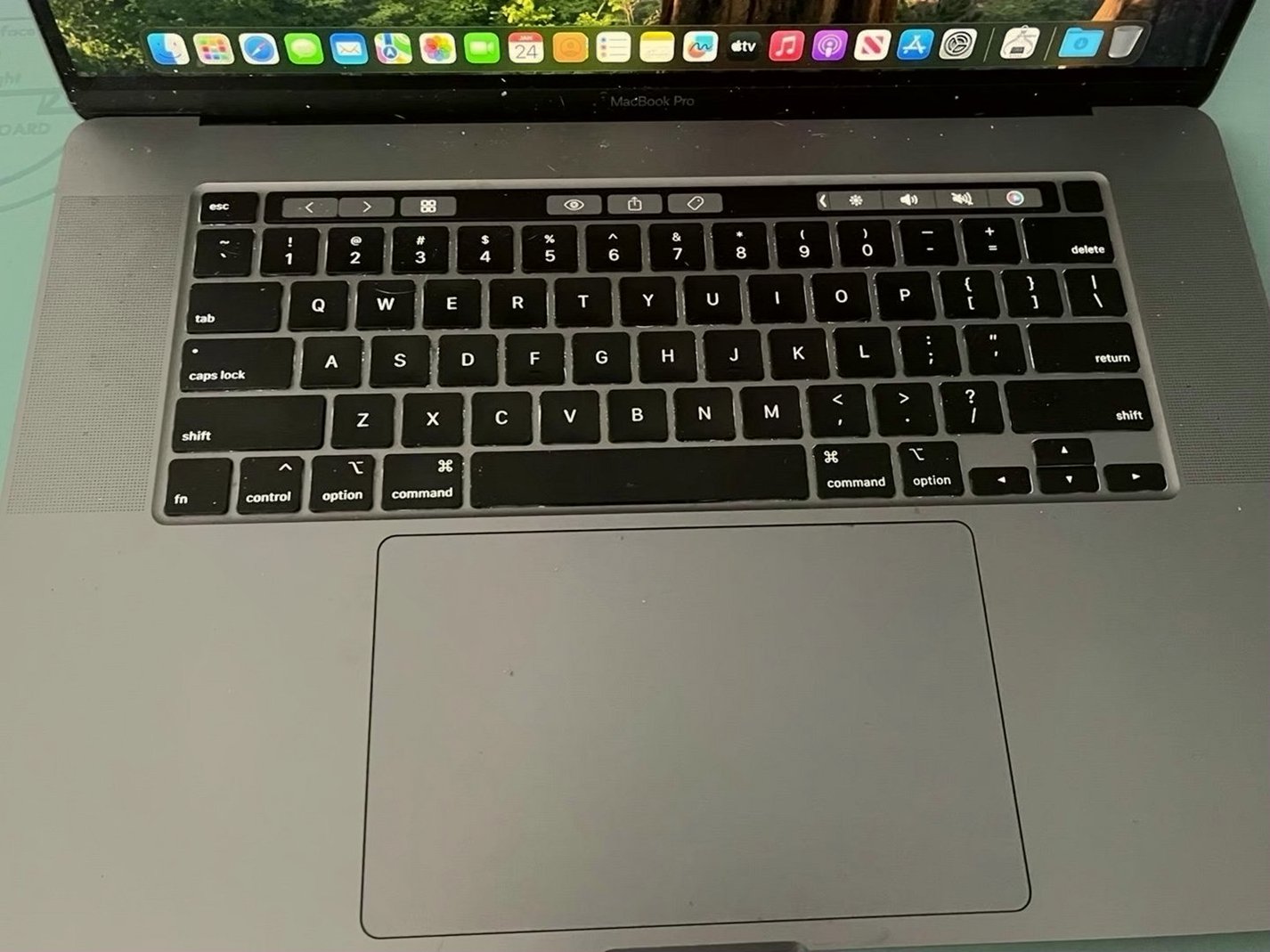 Apple MacBook Pro 16” A2141 2TB Space Gray Unlocked - Used image 4