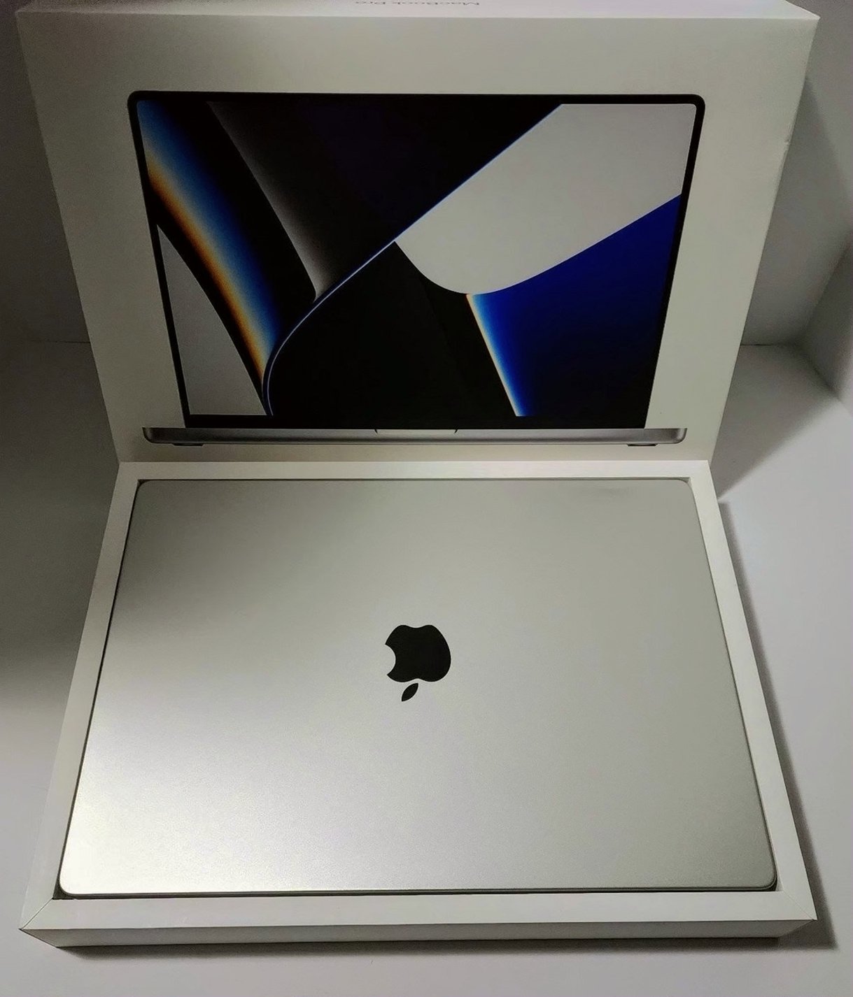 Apple MacBook Pro M1 Pro 16in Unlocked - Used