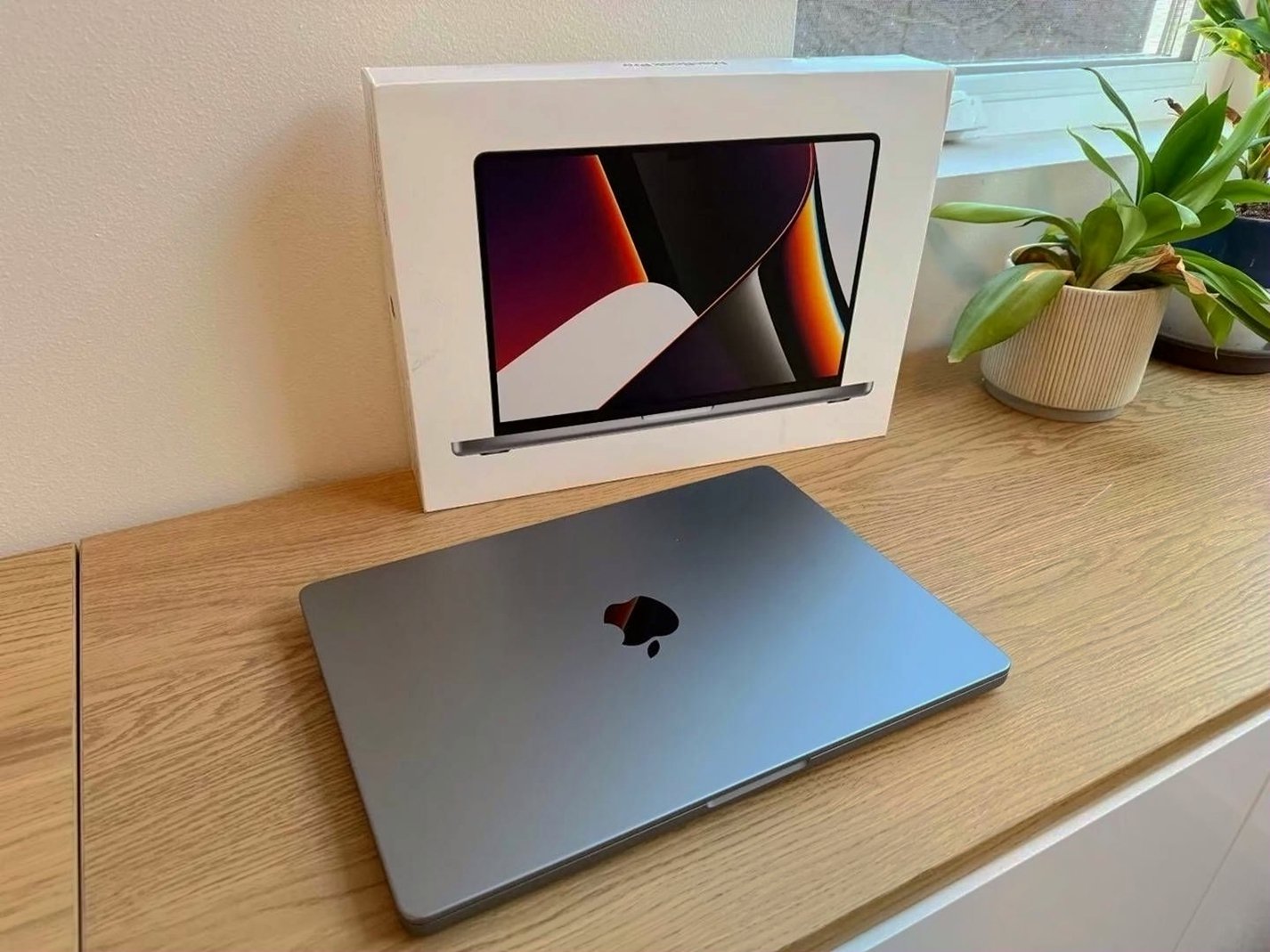 Apple MacBook Pro M1 Max 8TB SSD 64GB RAM Space Gray Unlocked - Used