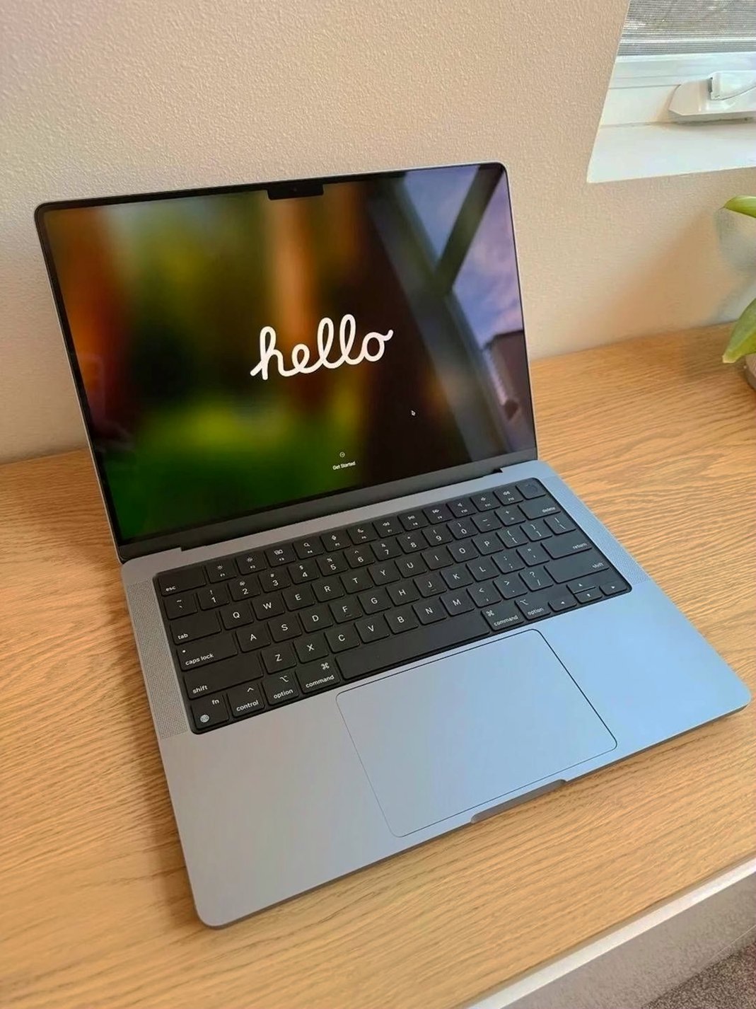 Apple MacBook Pro M1 Max 8TB SSD 64GB RAM Space Gray Unlocked - Used image 2