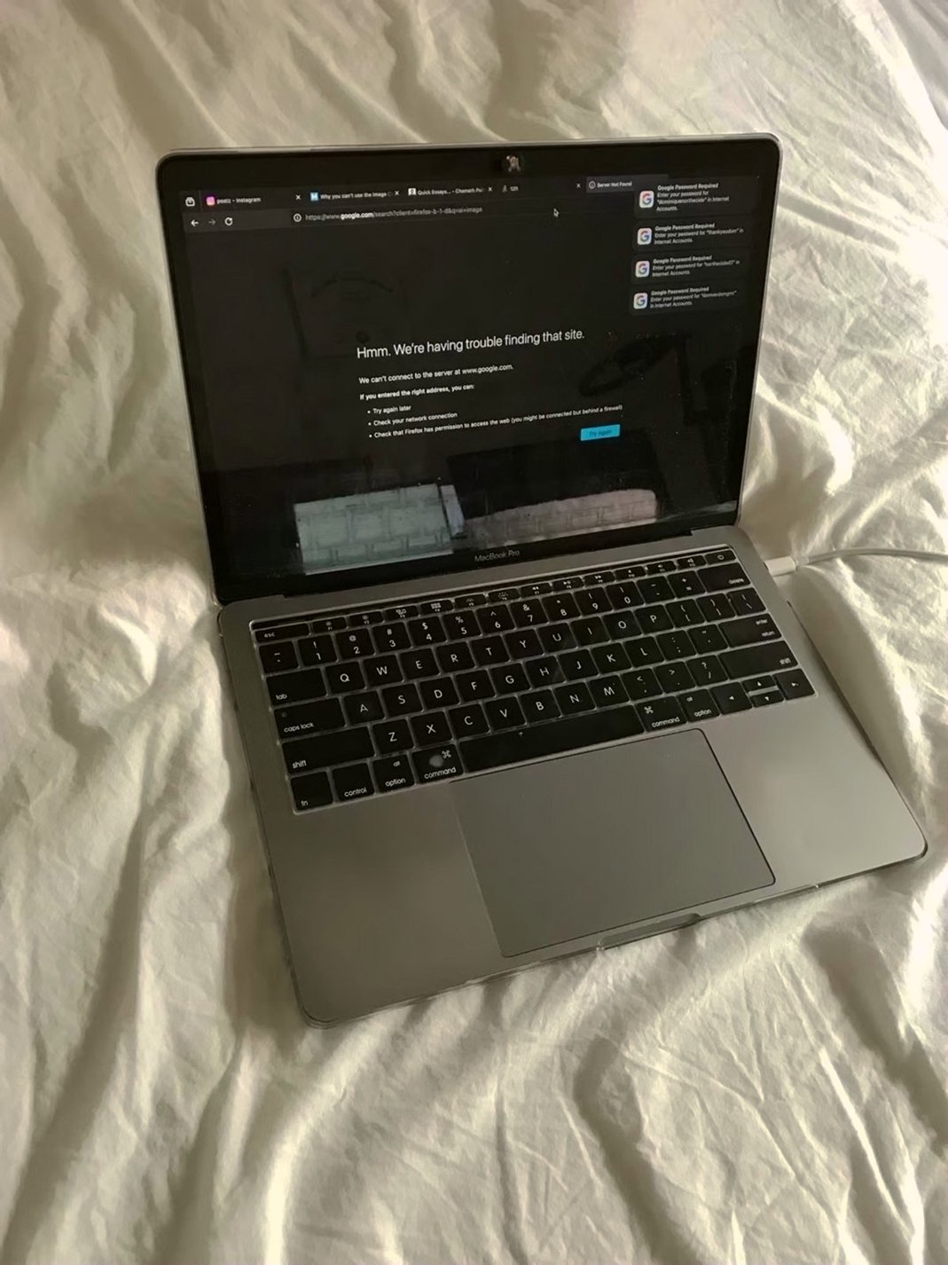 Apple MacBook Pro 2017 500GB Space Gray Unlocked - Used image 3