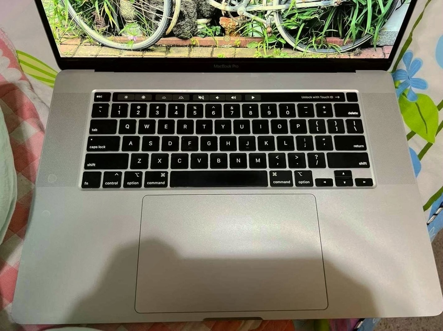 Apple MacBook Pro 16-inch 512GB Space Gray Unlocked - Used image 3
