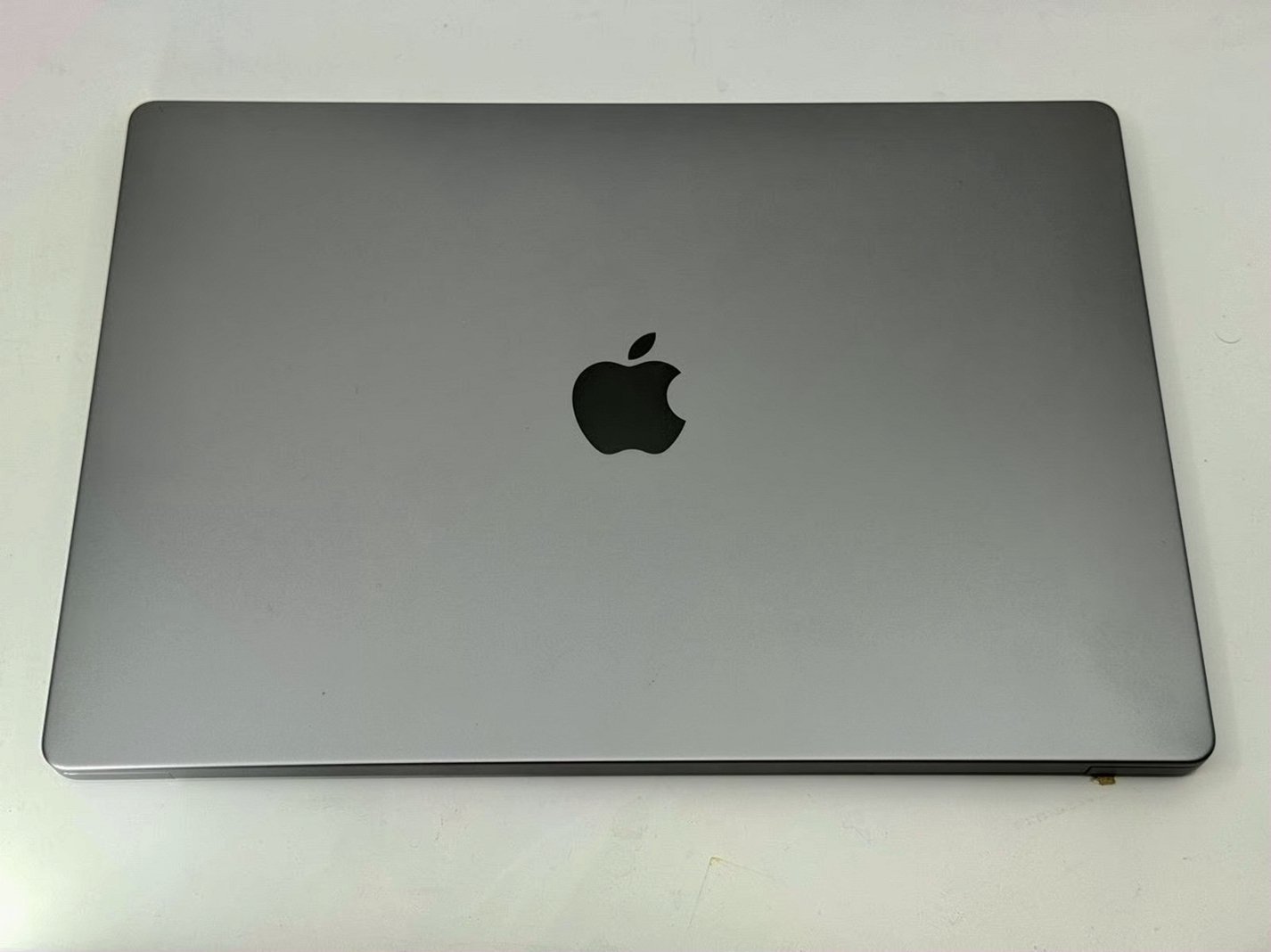 Apple Macbook Pro 16in M1 Pro 512GB Silver Unlocked - Used
