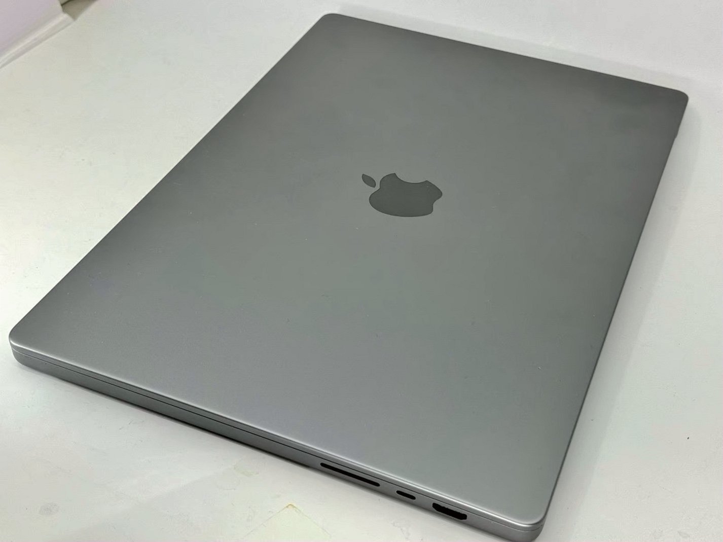 Apple Macbook Pro 16in M1 Pro 512GB Silver Unlocked - Used image 3