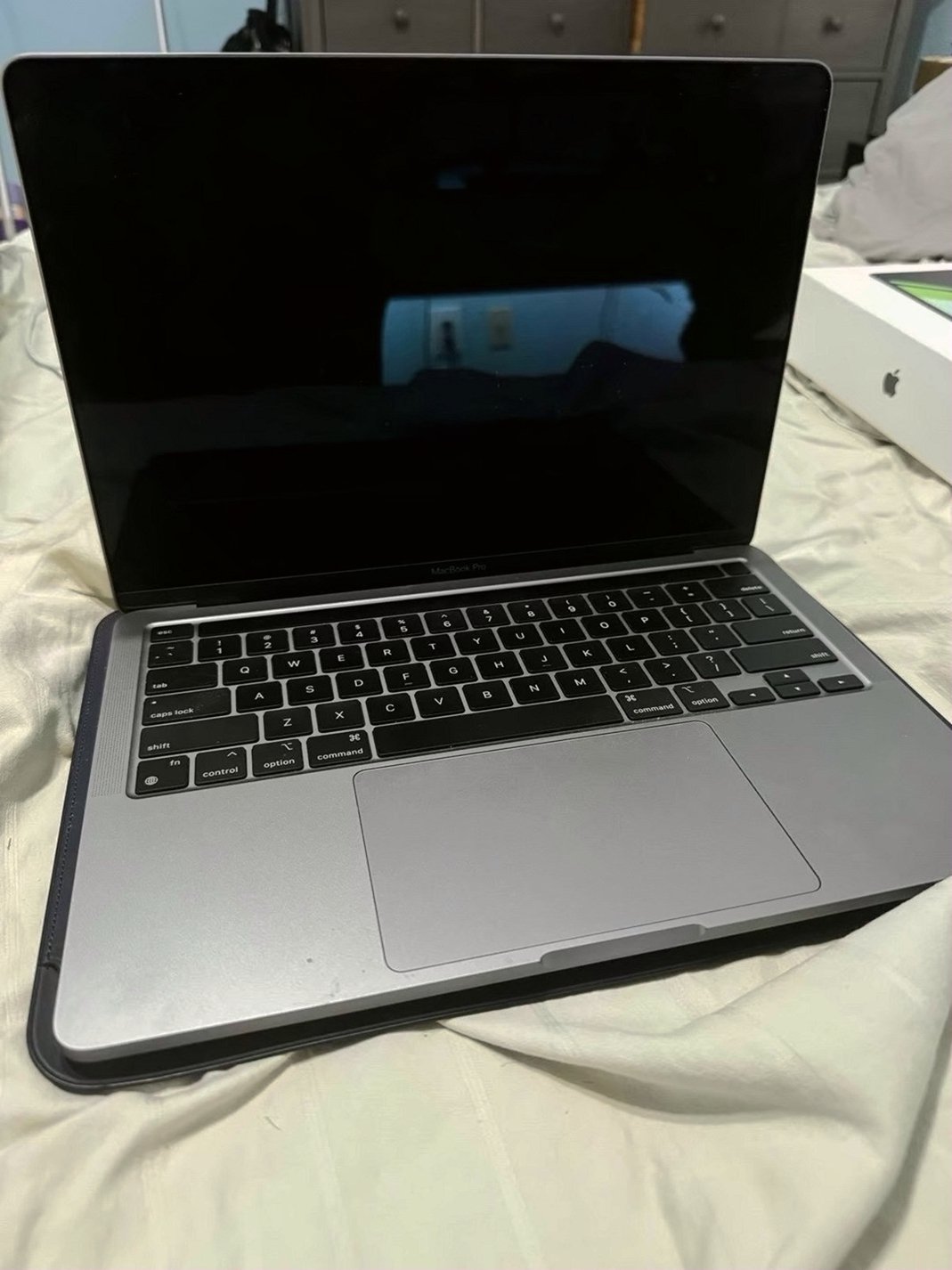Apple MacBook Pro M1 13 inch 16GB 1TB SSD Space Gray - Used image 2