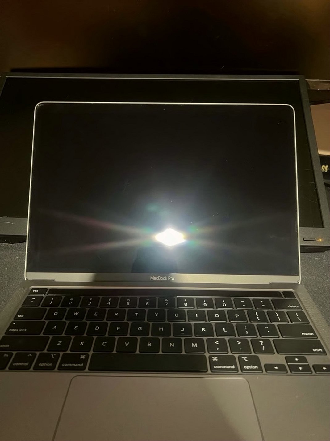 Apple MacBook Pro M1 14-inch 2J22 256GB Silver Unlocked - Used image 3