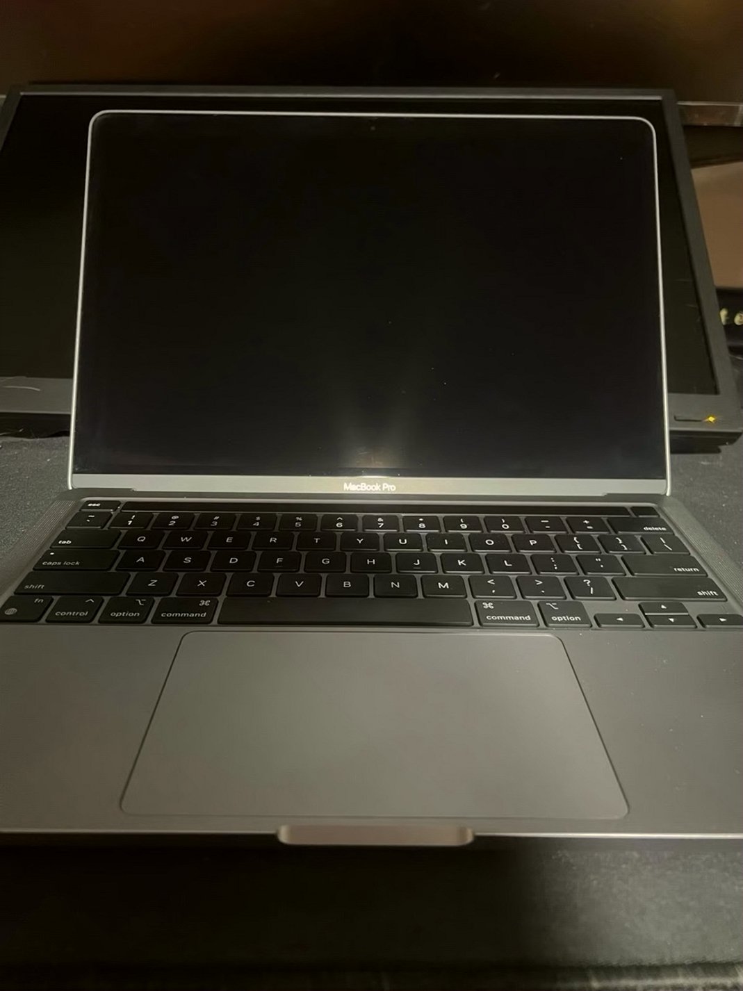 Apple MacBook Pro M1 14-inch 2J22 256GB Silver Unlocked - Used image 4