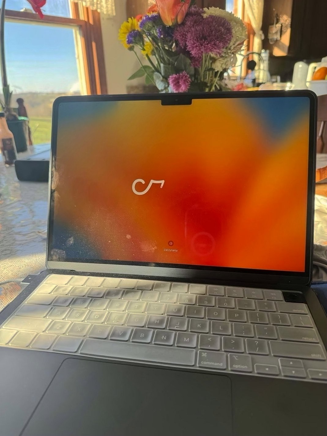 Apple MacBook Pro A2681 13.6-inch Unlocked - Used image 2