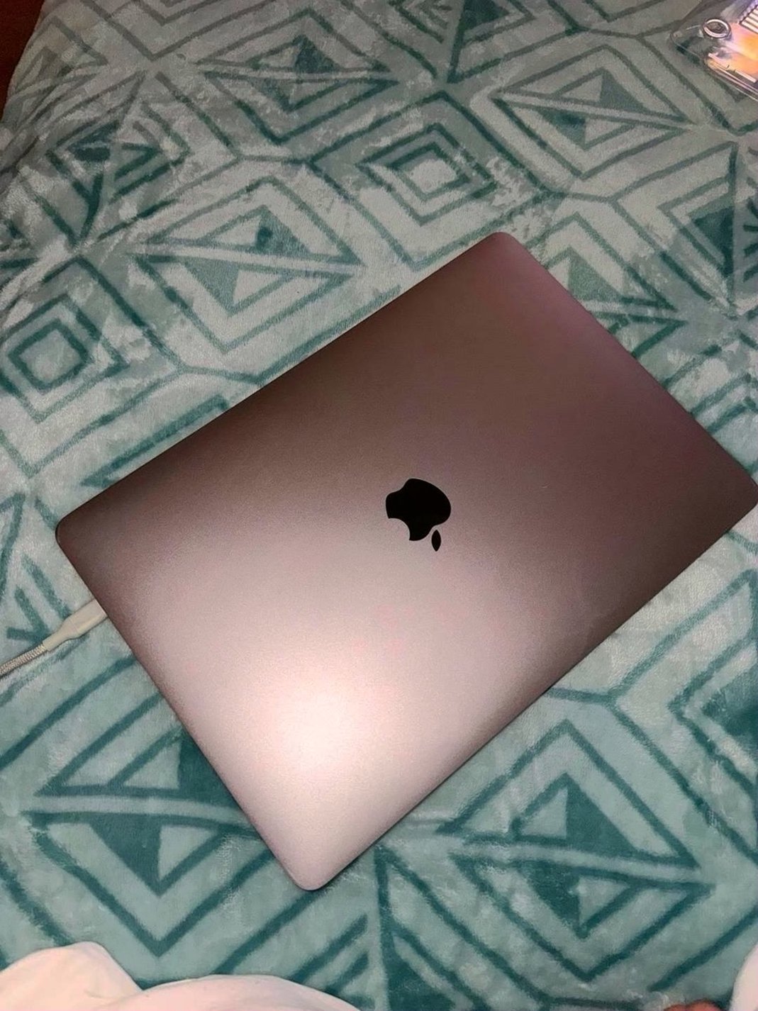 Apple MacBook Pro 2020 8GB 13 Inch Unlocked - Used