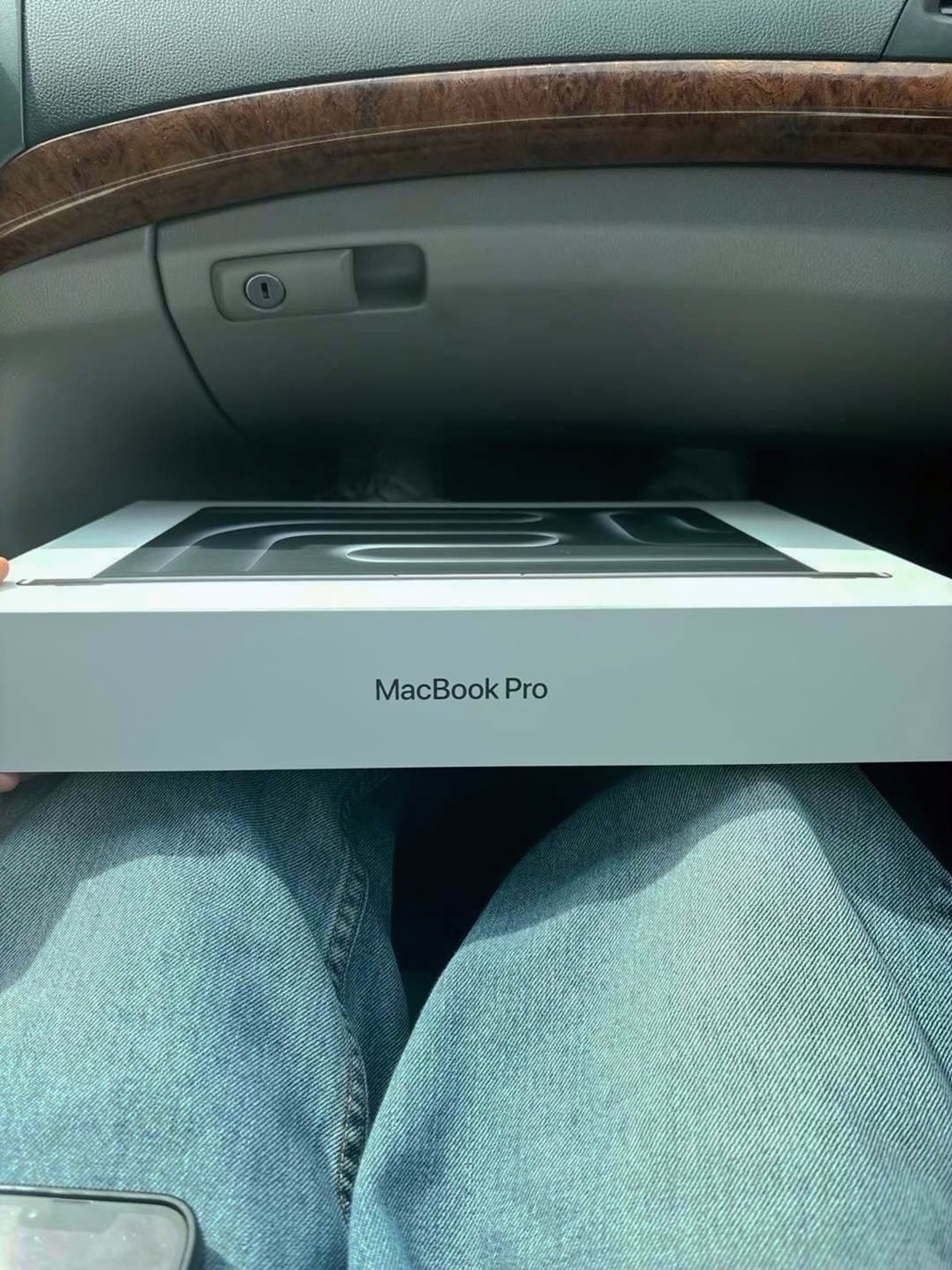 Apple Macbook Pro 16” M3 Pro 512GB Space Black Unlocked - Used image 2