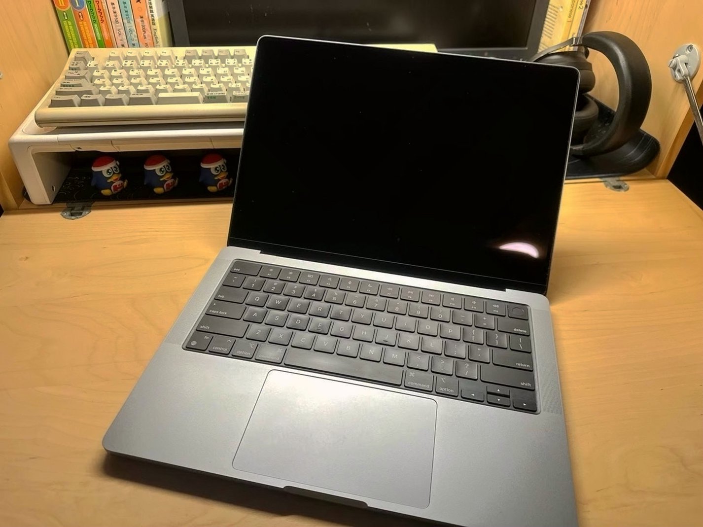 Apple MacBook Pro 14” 1TB Space Gray Unlocked - Used image 2