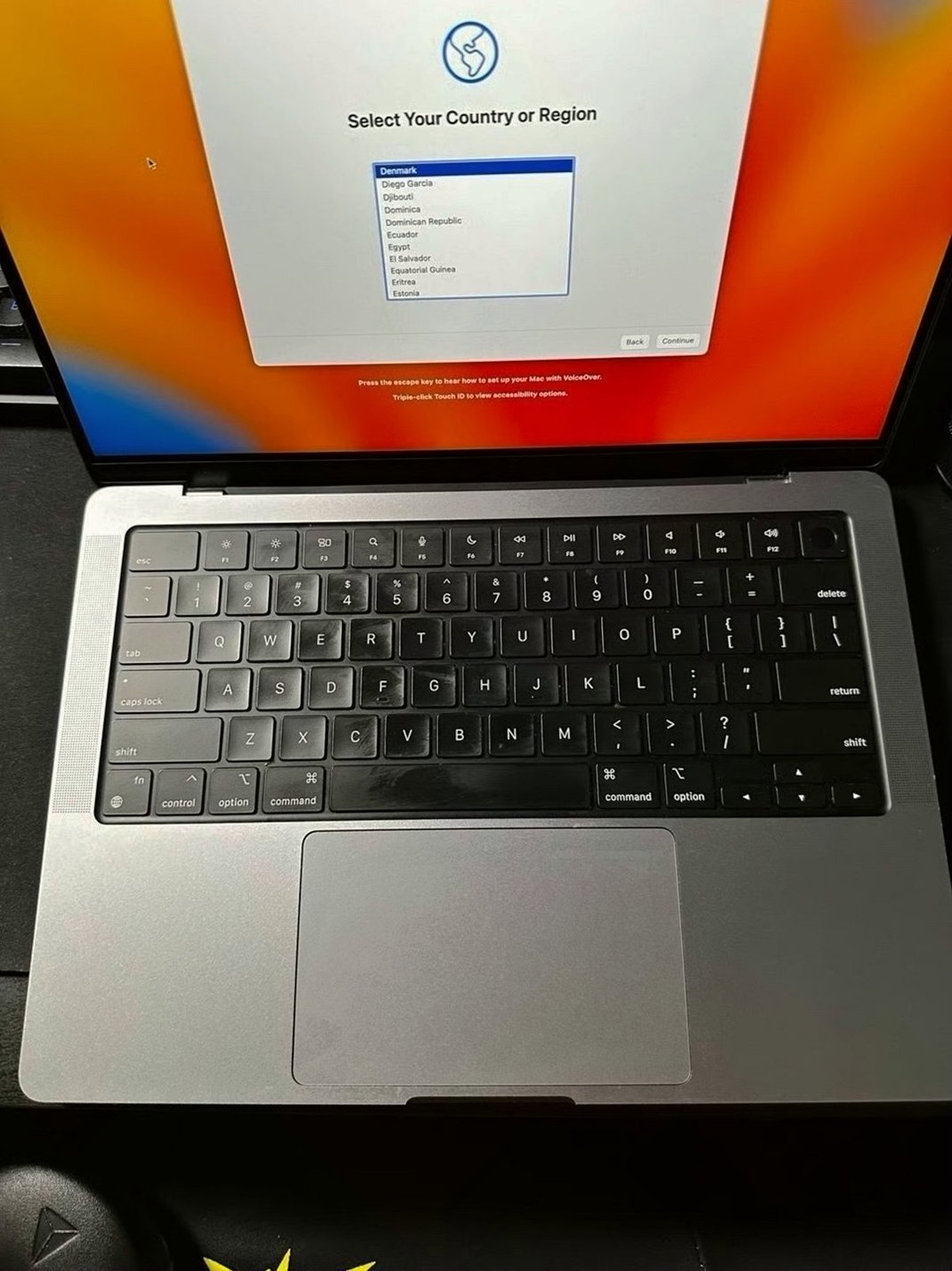 Apple MacBook Pro M1 2021 512GB 14” Unlocked - Used image 2