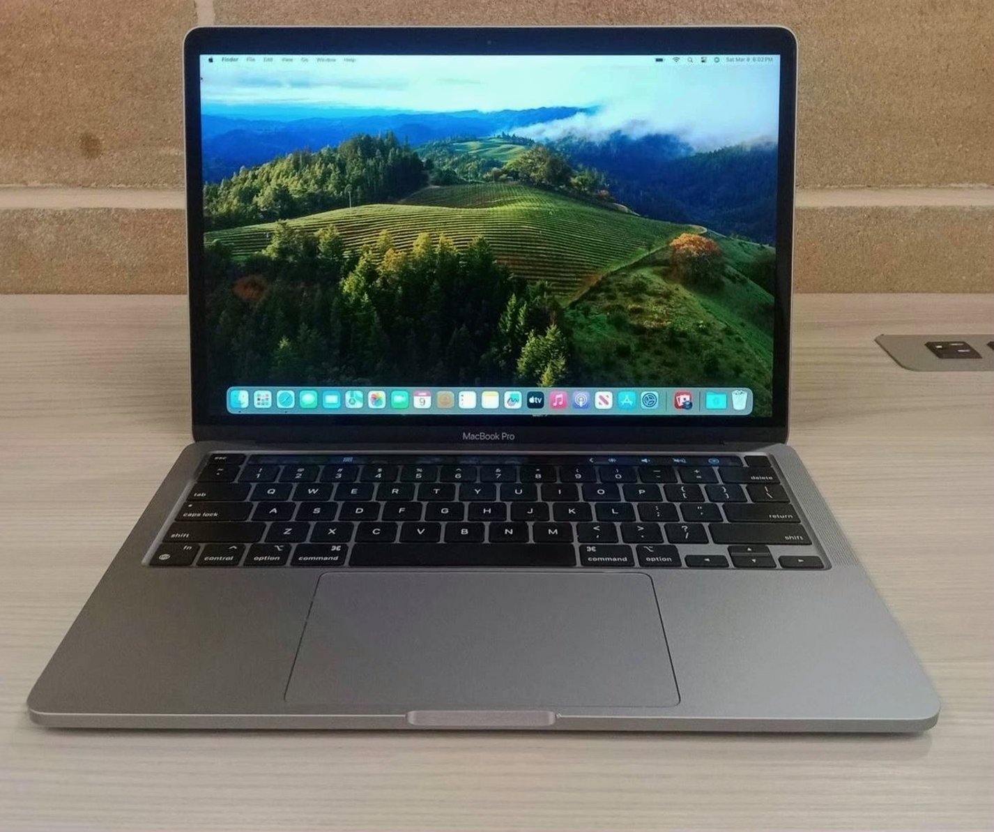 Apple MacBook Pro 2020 256GB Space Gray Unlocked - Used