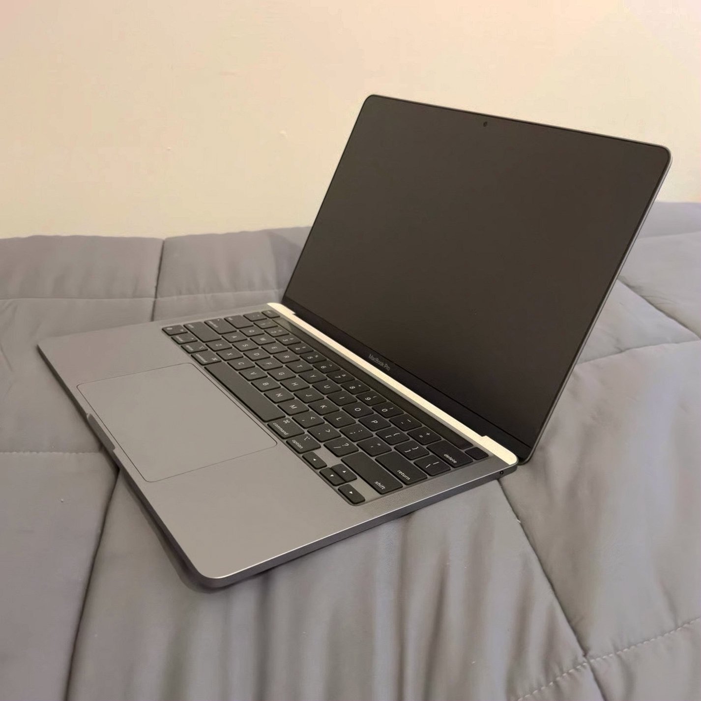Apple MacBook Pro 8C15 M1 1TB SSD Space Gray - Used image 2