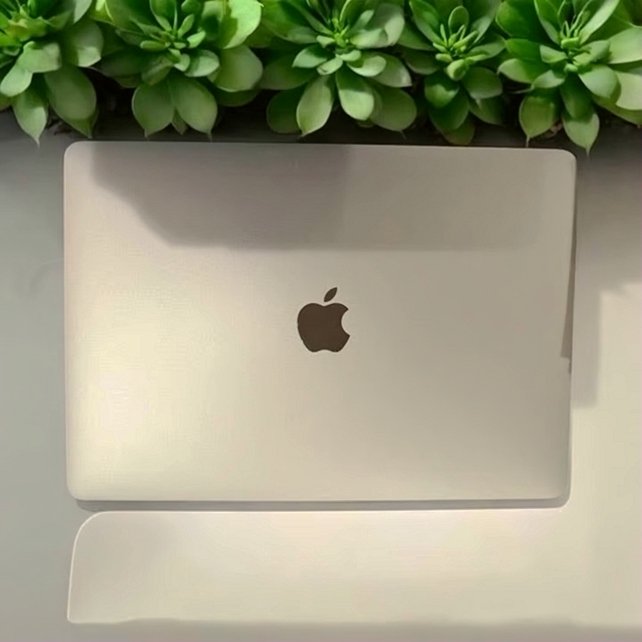Apple MacBook Pro 13" 32GB Intel i7 2020 Used image 2